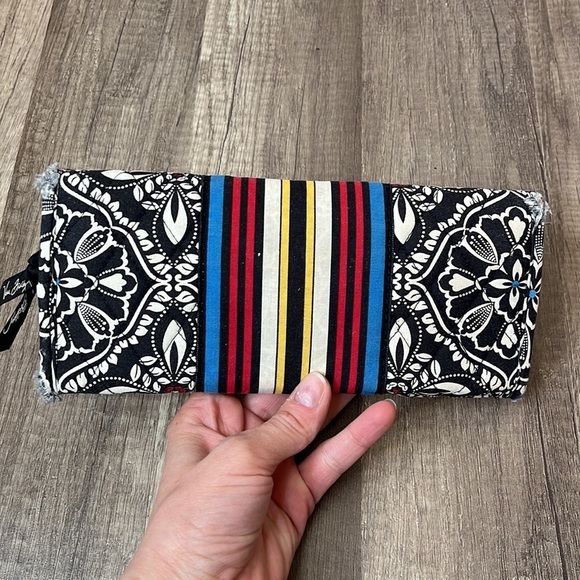Vera Bradley Barcelona Hard Wallet Floral Black and White - Picture 11 of 11